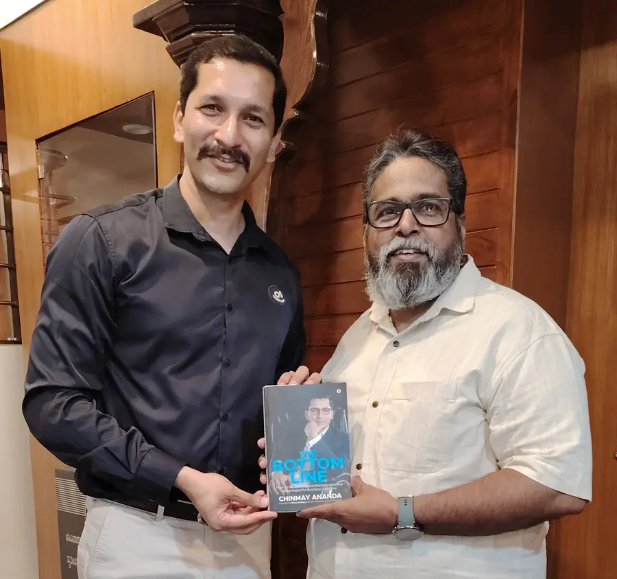 Girish Rao Hatwar (Jogi), Journalist, Author of 100+ books with Chinmay Ananda's book