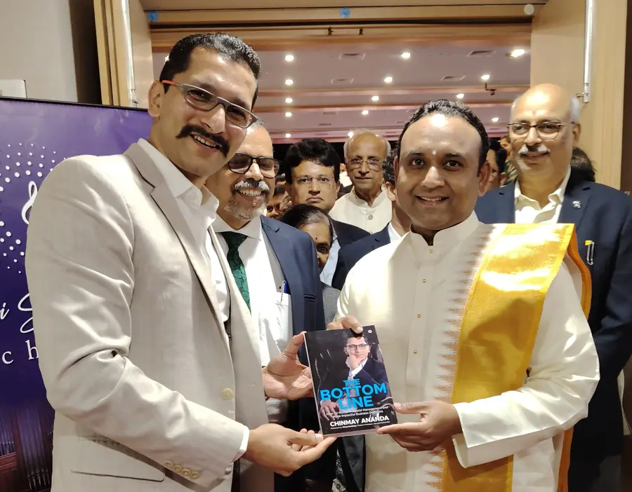 Sadguru Madhusudhan Sai with Chinmay Ananda's book
