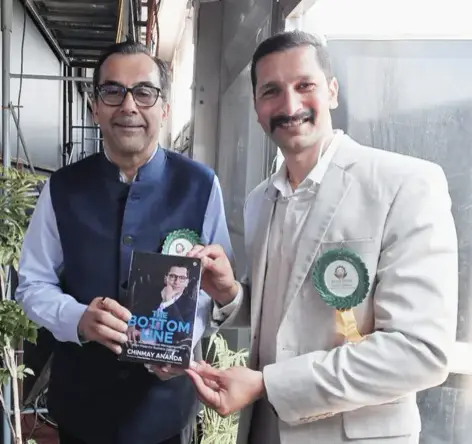 Sanjiv Puri, ITC, Chairman & MD with Chinmay Ananda's book