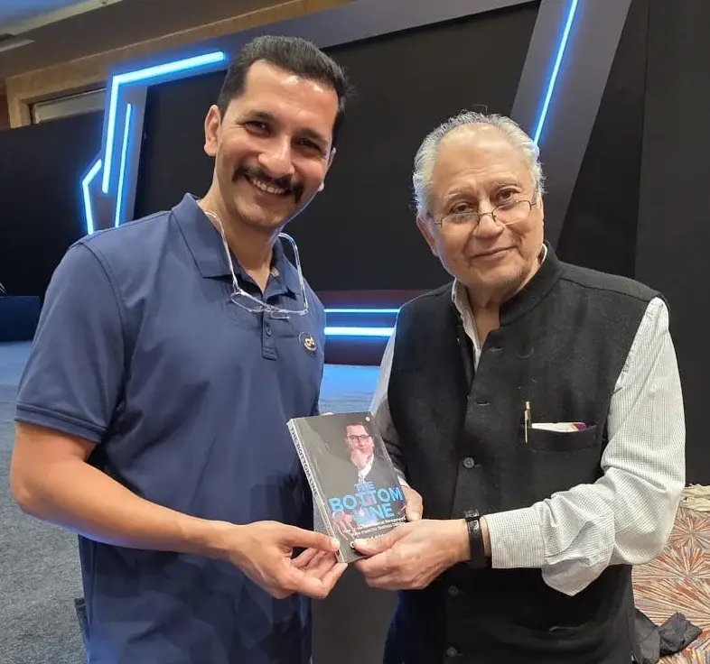 Shiv Khera, International Trainer with Chinmay Ananda's book