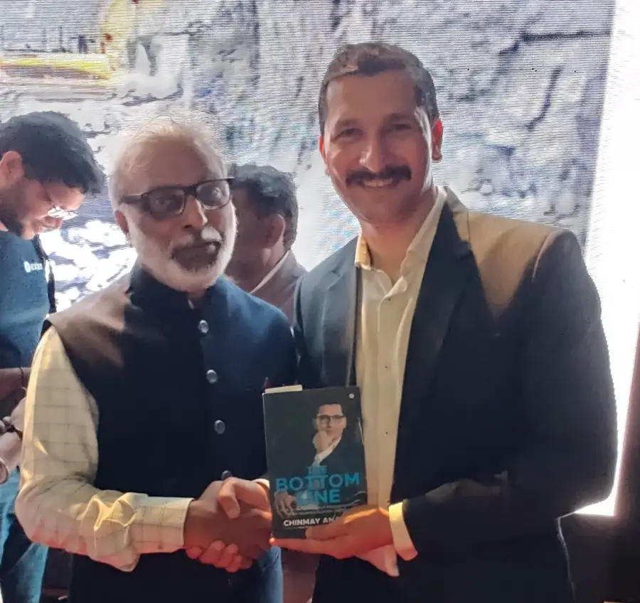 Subhash, Sangeetha Mobiles with Chinmay Ananda's book