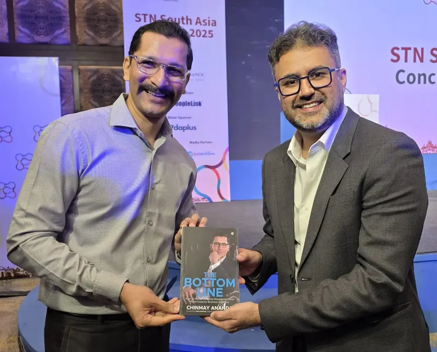 Viraj Bahl, Veeba Founder with Chinmay Ananda's book